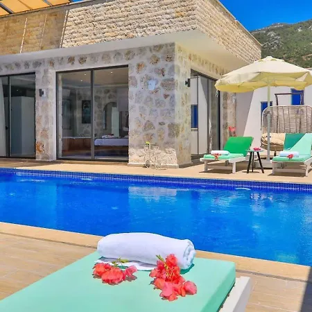 빌라 İslamlar 2 Bedroom Secluded With Private Pool Hot Tub *