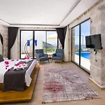 וילה İslamlar 2 Bedroom Secluded With Private Pool Hot Tub קלקן