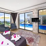 İslamlar 2 Bedroom Secluded With Private Pool Hot Tub וילה קלקן
